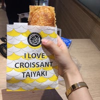 Photo taken at Croissant Taiyaki (ครัวซองต์ไทยากิ) クロワッサンたい焼 by BAEXOXO.💋 on 3/20/2016