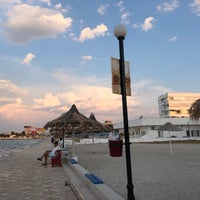 Photo taken at Ege Çeşme Sitesi Plaj by berçin d. on 6/15/2019