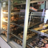 Photo taken at South Swell Donuts by Si2 on 9/24/2018