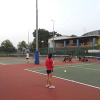 Photo taken at Yio Chu Kang Squash And Tennis Center by Jen L. on 7/28/2014