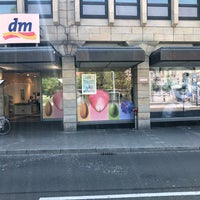 Foto tomada en dm-drogerie markt  por Armand G. el 7/16/2019