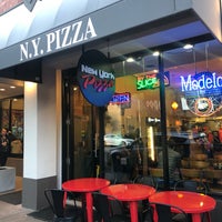Das Foto wurde bei New York Pizza - Palo Alto von Tony G. am 3/31/2019 aufgenommen