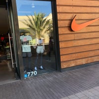 nike running fashion valley