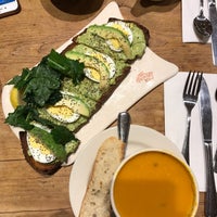 Photo taken at Le Pain Quotidien by Mayeve K. on 10/2/2017