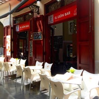 รูปภาพถ่ายที่ El León Bar โดย Pianopia P. เมื่อ 7/25/2015