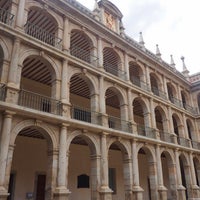 รูปภาพถ่ายที่ Universidad de Alcalá โดย Pianopia P. เมื่อ 7/21/2018