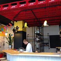 Foto tomada en PATERA cocktail &amp;amp; sushi bar  por Ausra G. el 3/18/2014