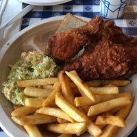 Photo taken at Gus’s World Famous Fried Chicken by Ellen M. on 2/16/2020