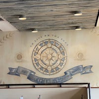 6/7/2022 tarihinde Ellen M.ziyaretçi tarafından Captain James Landing - Restaurant and Crab House'de çekilen fotoğraf