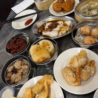 Photo taken at Maxim Dim Sum Restaurant by EYVONNE CHENG on 7/4/2022