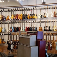 Photo taken at Rock N Roll Vintage Chicago Guitar Shop by Alice K. on 9/21/2019