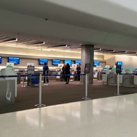 Photo taken at United Airlines Premier Access Counter by Alice K. on 11/10/2019