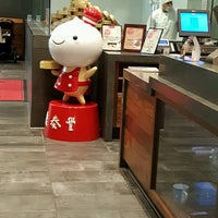 Photo taken at Din Tai Fung by Alice K. on 3/1/2017