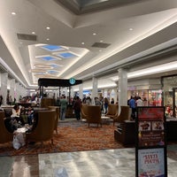 Foto tirada no(a) Lakeside Shopping Center por Sheila-Michelle T. em 12/24/2018