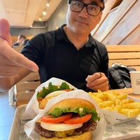 Photo taken at Shake Shack by C.Y. L. on 6/23/2022