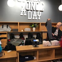Photo taken at lululemon athletica by C.Y. L. on 12/29/2017