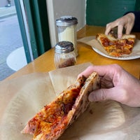 Foto tirada no(a) Post Alley Pizza por C.Y. L. em 3/16/2022