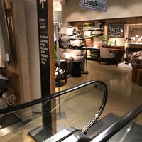 Photo taken at Crate &amp;amp; Barrel by C.Y. L. on 8/22/2018