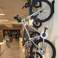 รูปภาพถ่ายที่ Bike Project Antwerp โดย C.Y. L. เมื่อ 11/5/2016