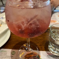 Снимок сделан в TGI Friday&amp;#39;s пользователем Mamas N. 7/18/2021