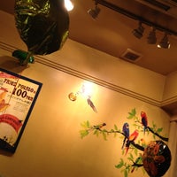 Photo taken at フレッシュネスバーガー 三軒茶屋店 by たかし・L・ジャクソン on 10/13/2012