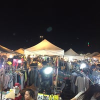 Photo taken at Chatuchak Wholesale Night Market (ตลาดนัดขายส่ง) by D on 7/8/2017