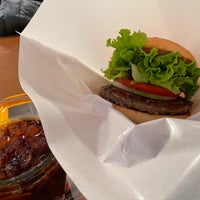 Photo taken at Freshness Burger by Jun K. on 12/12/2020