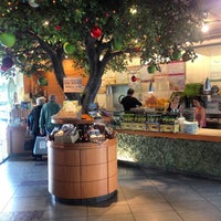 12/10/2014 tarihinde Mike P.ziyaretçi tarafından Lean and Green Cafe'de çekilen fotoğraf