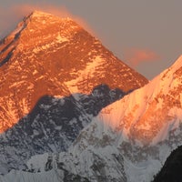2/26/2014 tarihinde Nepal Gatewaty T.ziyaretçi tarafından Mount Everest | Sagarmāthā | सगरमाथा | ཇོ་མོ་གླང་མ | 珠穆朗玛峰'de çekilen fotoğraf
