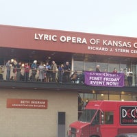 3/8/2014 tarihinde Kiara W.ziyaretçi tarafından Lyric Opera of Kansas City - Richard J. Stern Opera Center'de çekilen fotoğraf