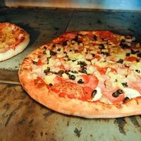 Снимок сделан в Napoli Pizzeria &amp; Italian Food пользователем Napoli Pizzeria &amp; Italian Food 12/18/2013