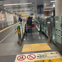 Photo taken at 東急渋谷駅 動く歩道 by 24guchi on 11/22/2023
