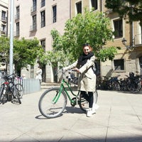 Das Foto wurde bei Green Bikes Barcelona Rentals &amp;amp; Tours von Egman am 4/23/2016 aufgenommen