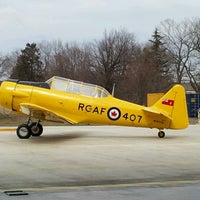 รูปภาพถ่ายที่ Liberty Aviation Museum โดย Dawn B. เมื่อ 3/24/2013