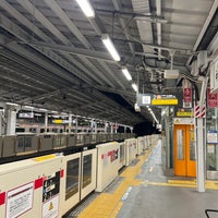Photo taken at Tōyoko Line Jiyūgaoka Station (TY07) by まるめん@ワクチンチンチンチン on 2/23/2024