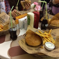 รูปภาพถ่ายที่ Şef&amp;#39;s Burger โดย Nazire S. เมื่อ 3/8/2014