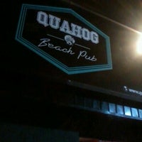 Снимок сделан в Quahog Beach Pub пользователем Carol Branco E. 12/22/2013