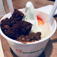 Photo taken at Pinkberry by 🍀Ebi🍁 on 3/1/2018