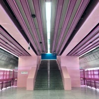 Photo taken at Redhill MRT Station (EW18) by 🍀Ebi🍁 on 11/30/2019