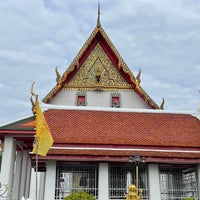 Photo taken at Wat Hong Rattanaram Ratchaworawihan by Noppadon S. on 12/18/2021