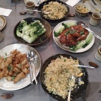 รูปภาพถ่ายที่ Nine Dragons Restaurant 龍珠酒樓 โดย FHUUN K. เมื่อ 1/14/2019