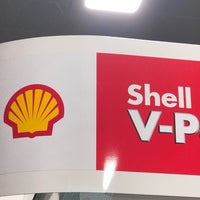 Foto tirada no(a) Shell por Mark K. em 11/26/2018