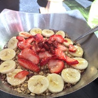 Photo taken at Vitality Bowls by Calster1 L. on 5/1/2016