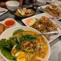 Photo taken at Makanmakan by Michael L. on 9/14/2019