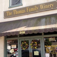 Foto tirada no(a) Thomas Family Winery por Rachel R. em 7/19/2015