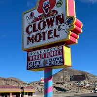 Foto scattata a The World Famous Clown Motel da Polly il 12/25/2023