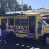Das Foto wurde bei The Burger Bus von Matty L. am 9/17/2014 aufgenommen