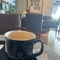 Photo taken at Gloria Jean&amp;#39;s Coffees by Mete Mutlu B. on 8/1/2023