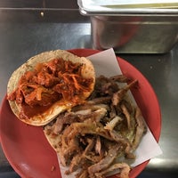 Foto diambil di Tacos sarita oleh Crïstïan L. pada 3/14/2017