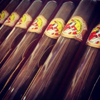 12/16/2014 tarihinde MARziyaretçi tarafından Cigar Boutique of Little Havana'de çekilen fotoğraf